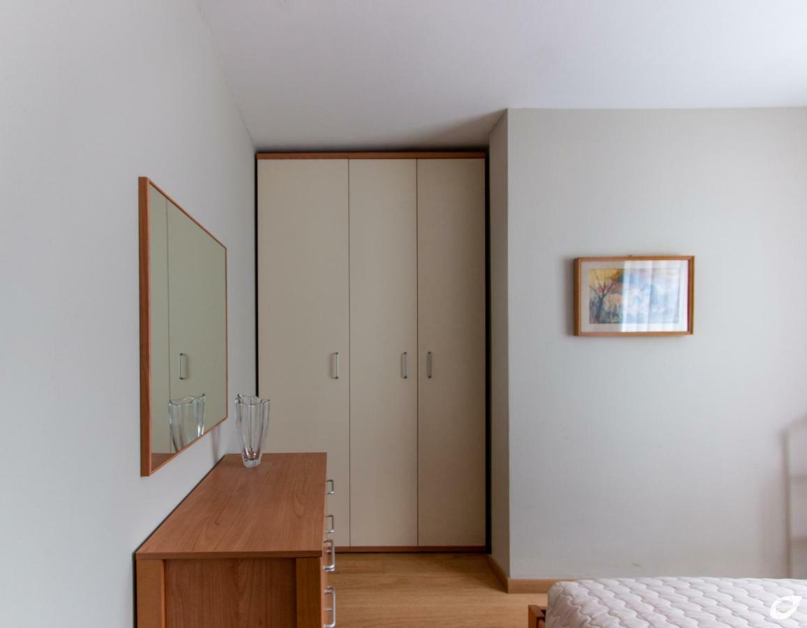 2-Bedroom Apt, With Balcony & Aircondition - 50 M From The Beach 马里纳-迪-皮特拉桑塔 外观 照片